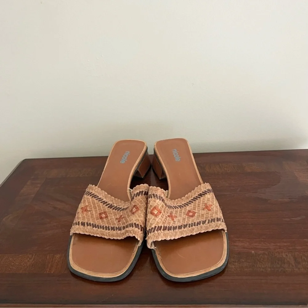 Nicole Vintage Tan Woven Slide Sandals Short Heel Size 8M